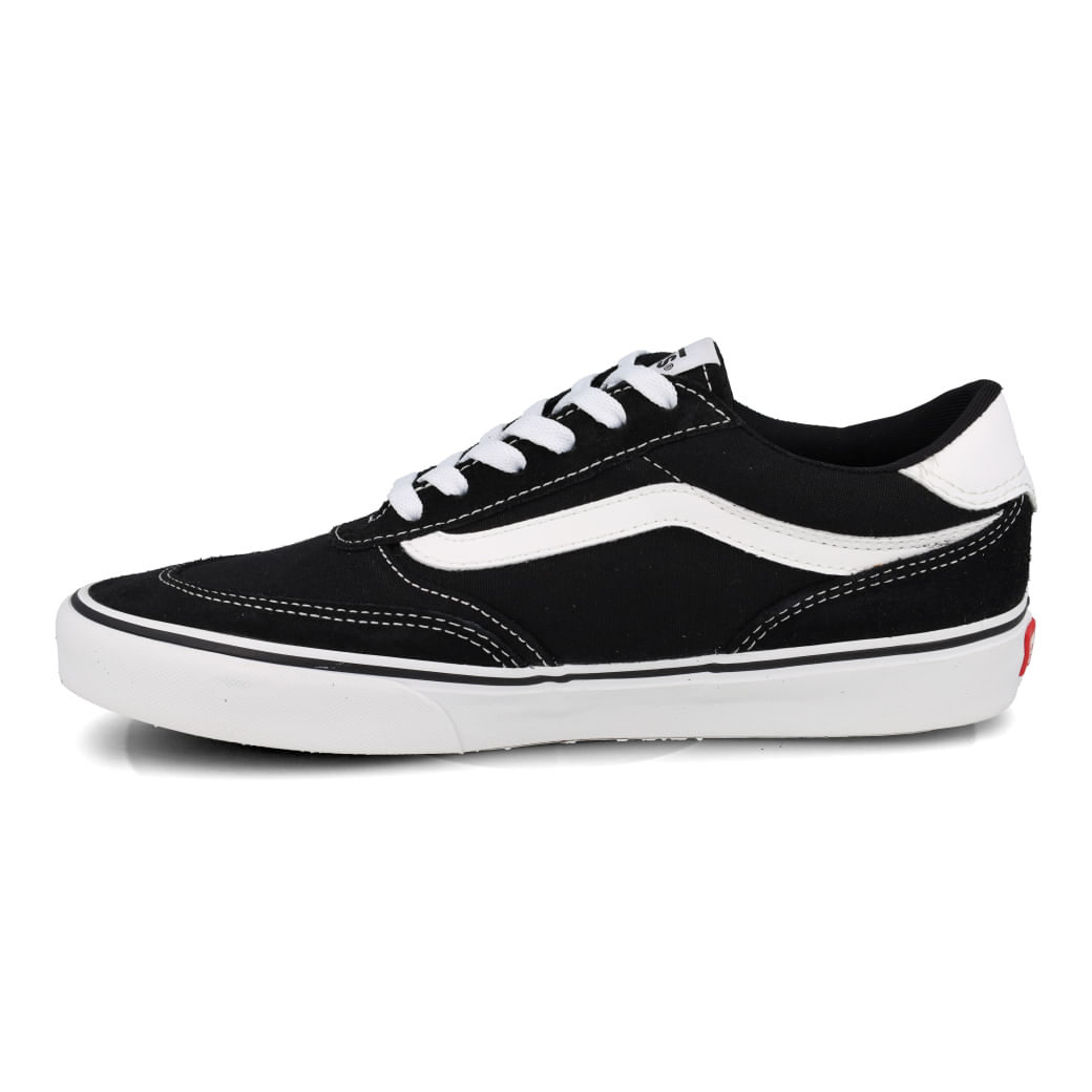 Tênis Vans Brooklyn masculino preto com detalhes em branco, vista lateral esquerda.